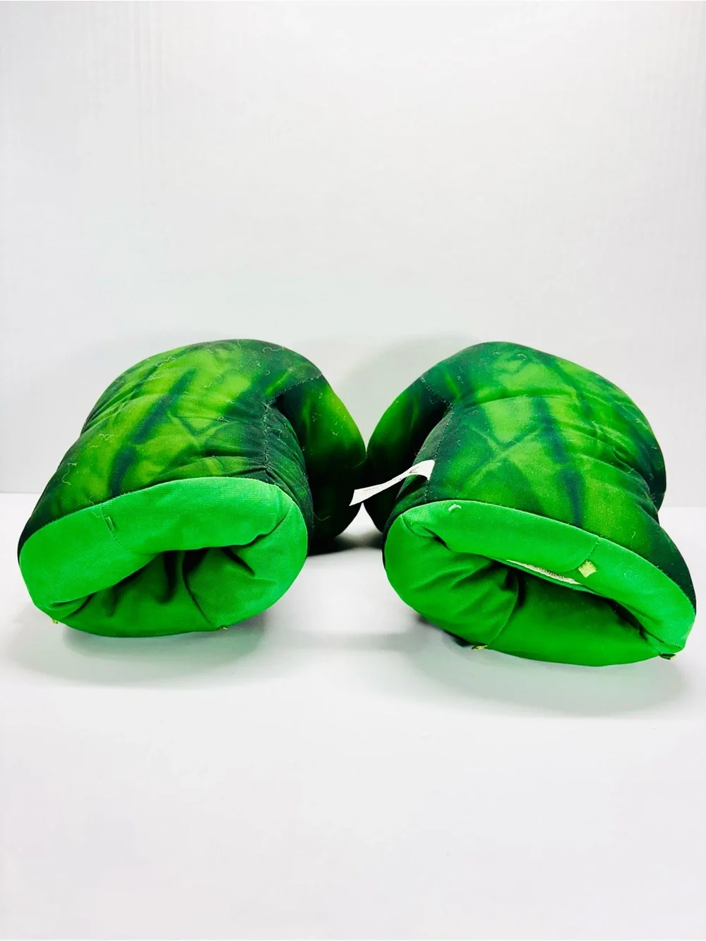 2008 Hasbro Marvel Incredible Hulk Smash Hands Fists Gloves Sound Tested Works